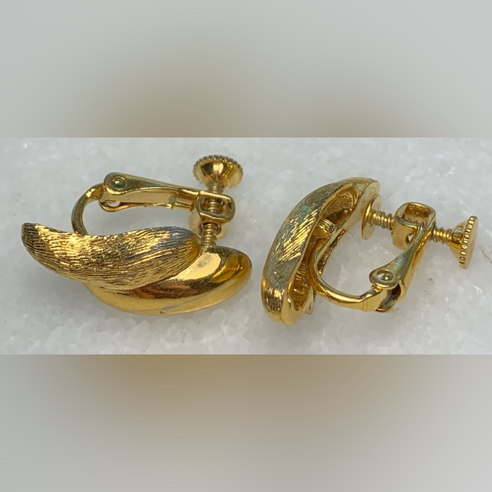 Vintage Napier Gold Tone Screw Back Earrings | Modernist - Picture 3 of 5
